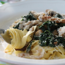 pasta med ugnsrostade jordärtskockor spenat champinjoner valnötsmajonnäs vegetariskt