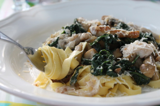 pasta med ugnsrostade jordärtskockor spenat champinjoner valnötsmajonnäs vegetariskt