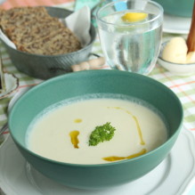 blomkålssoppa vegetarisk soppa blomkål tryffelolja parmesanost vispgrädde