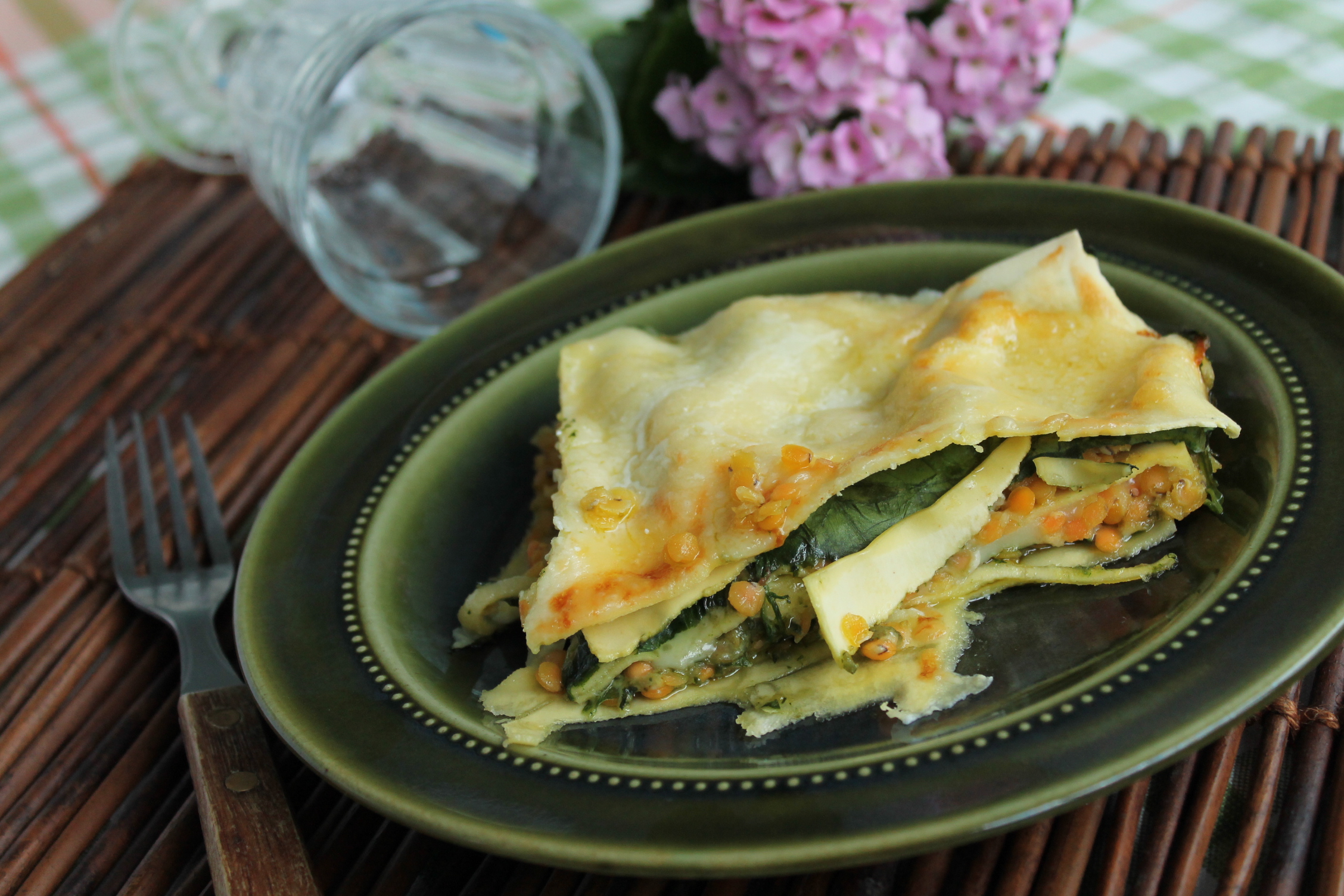 Vegetarisk lasagne med brieost och pesto. | Livsnjutarnas gourmetkök