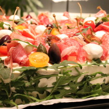 italiensk smörgåstårta kapris salami prosciutto oliver